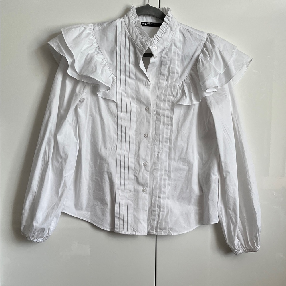 ZARA NWOT White Ruffled Cotton Button Blouse, Size M